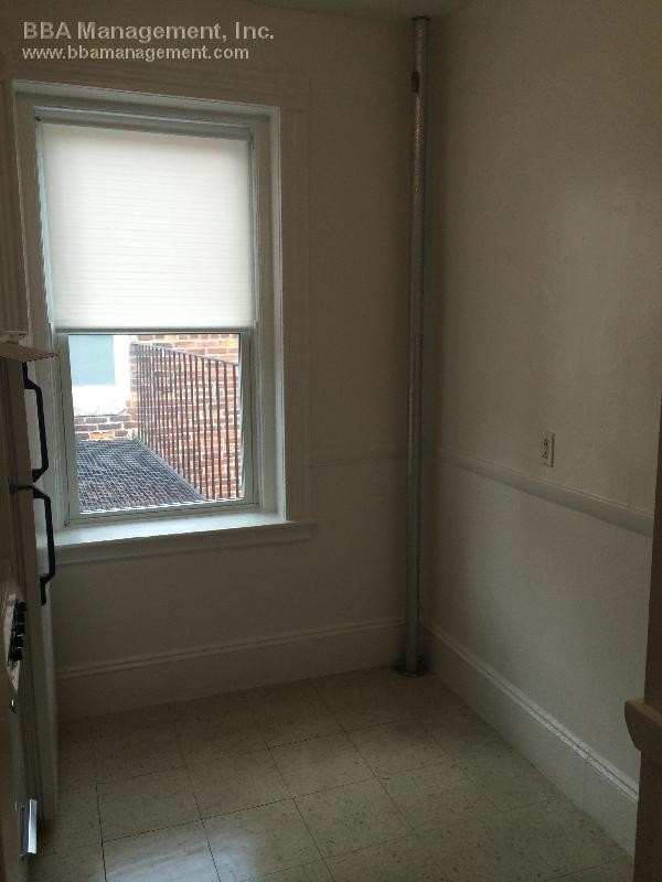 Building Photo - 120 Warren St