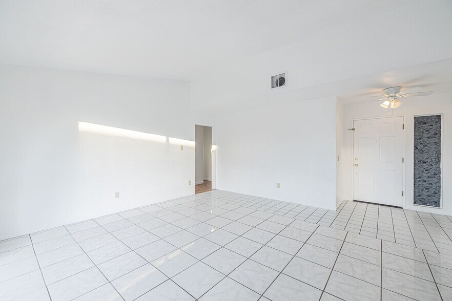 Building Photo - 38659 Angele Trumpet Ct