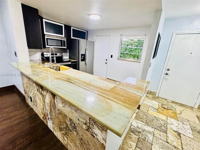 Building Photo - 900 NE 12th Ave