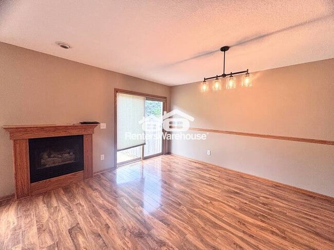 Building Photo - 3 bedroom/3 bath Townhome in Norwalk for Rent