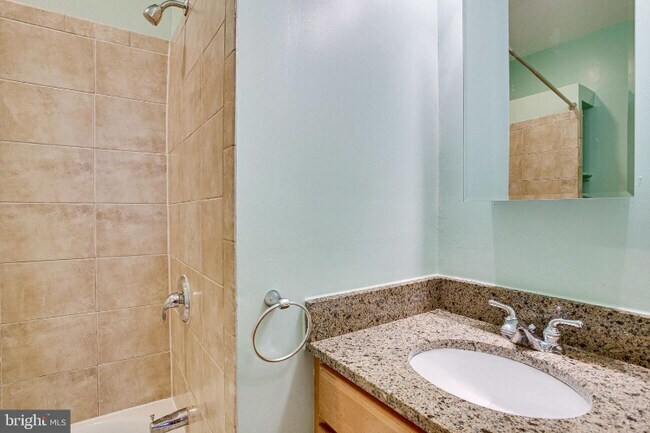 Building Photo - 1501 G St SE