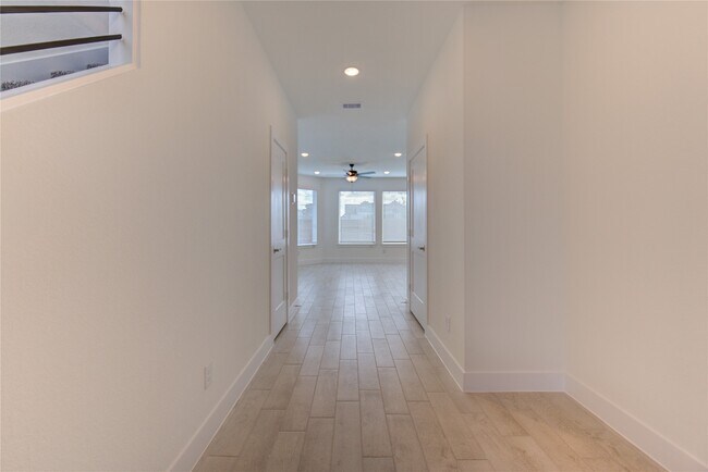 Building Photo - 7630 Meadow Mouse Ln