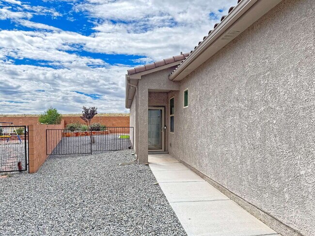 Building Photo - New 4 BR Home in Great Neighborhood!