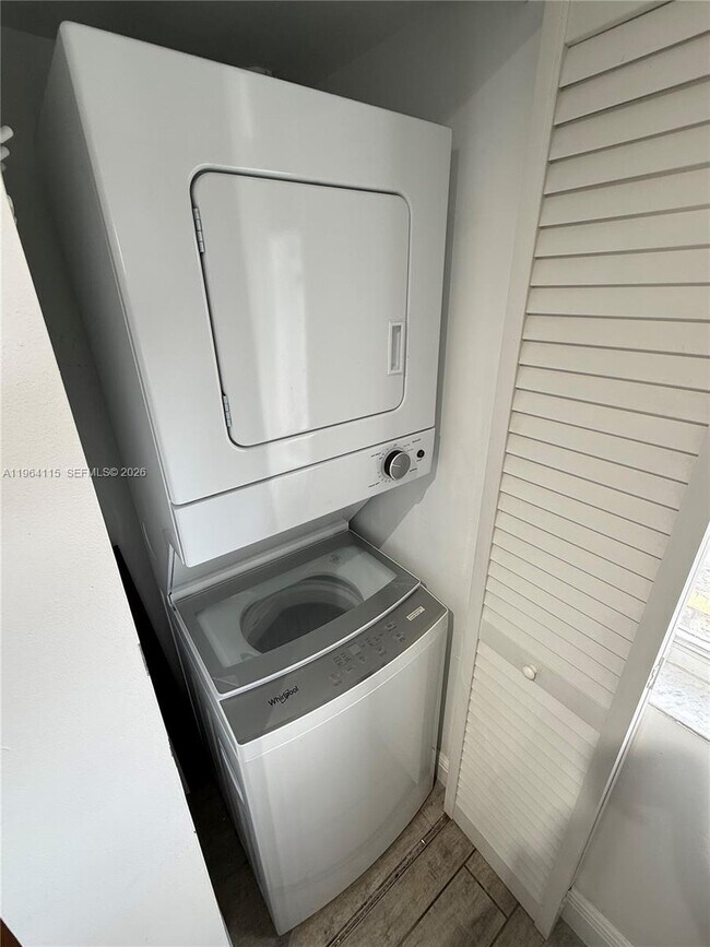 Building Photo - 219 NW 12th Ave