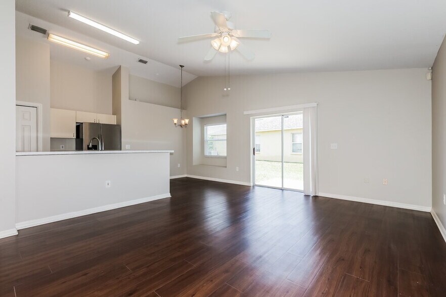 Building Photo - 13610 Ogakor Dr