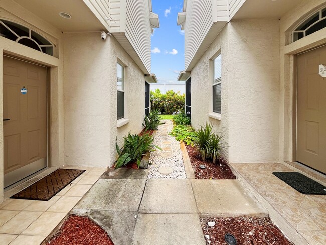 Building Photo - Spacious 4-Bedroom Townhome with Lake Views in Desirable Willow Lake Community