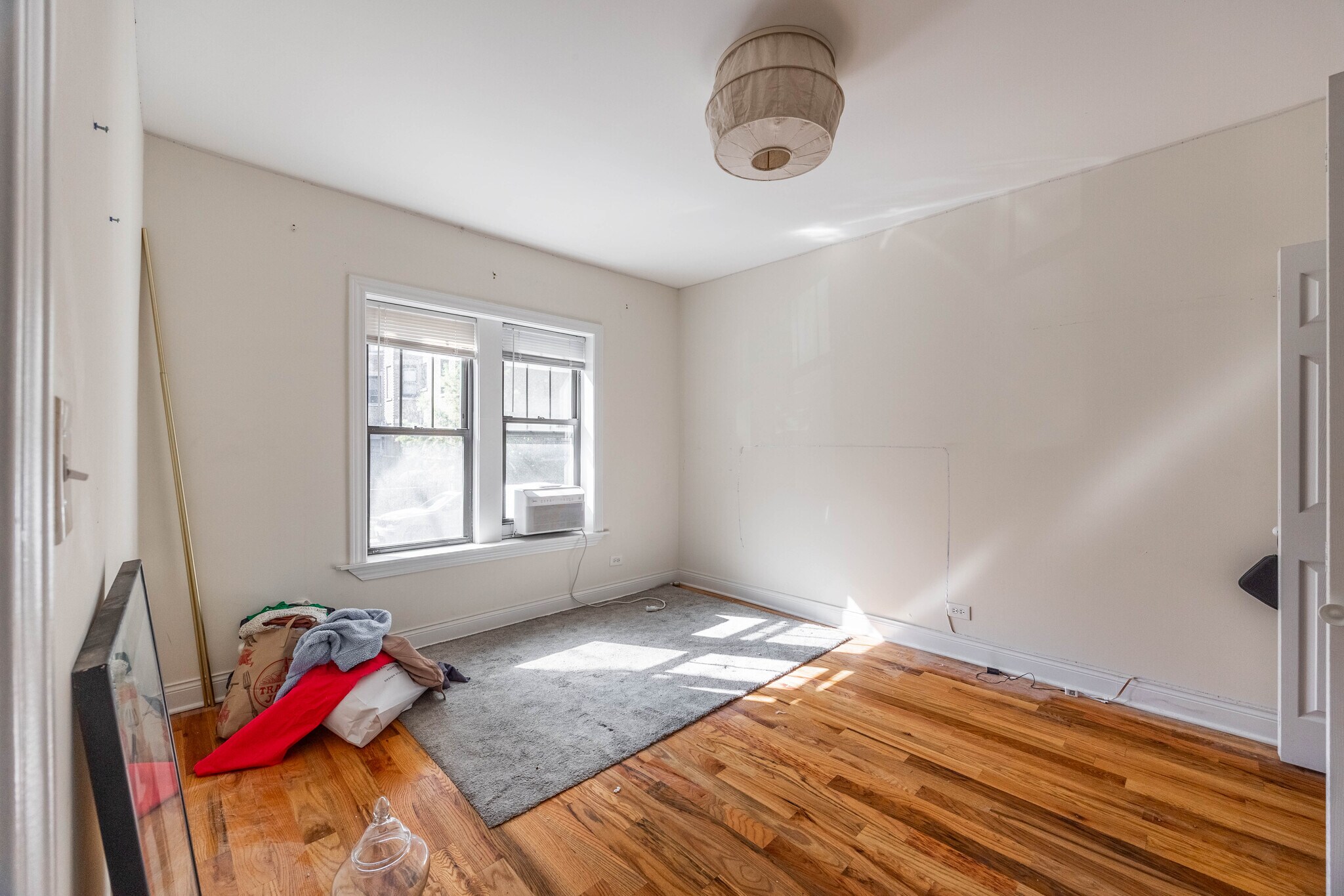Building Photo - 626 W Cornelia Ave