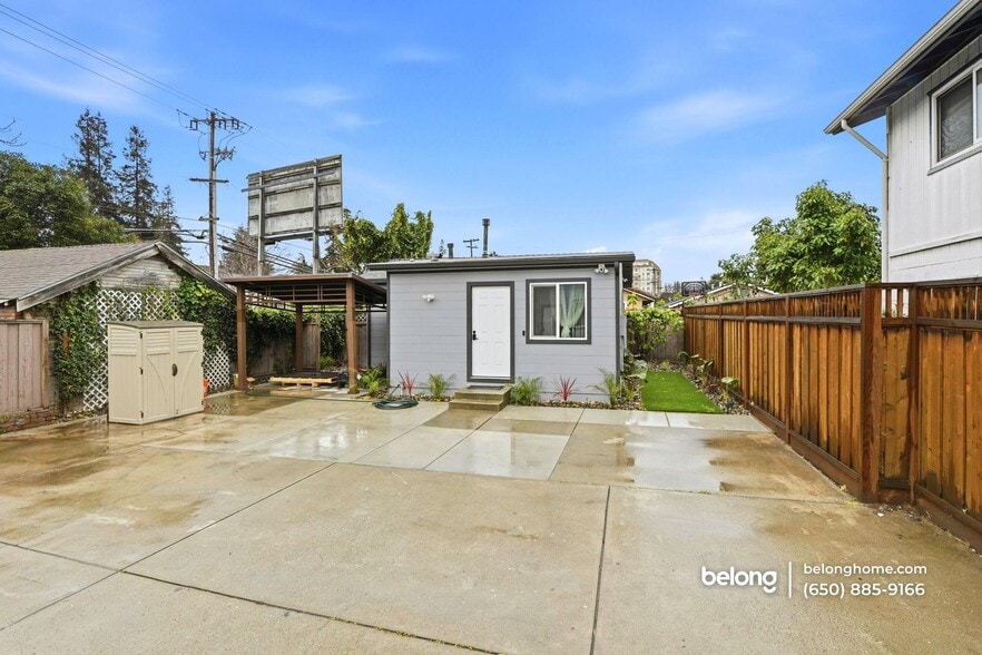 Building Photo - 1397 Vine St