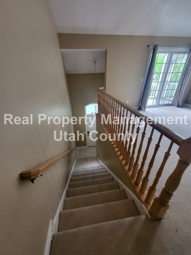 Building Photo - Great Springville Condo