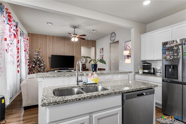 Building Photo - 1913 Zabcikville Dr