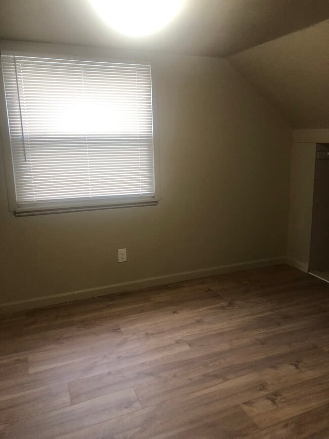 Building Photo - 3207 Alpena St