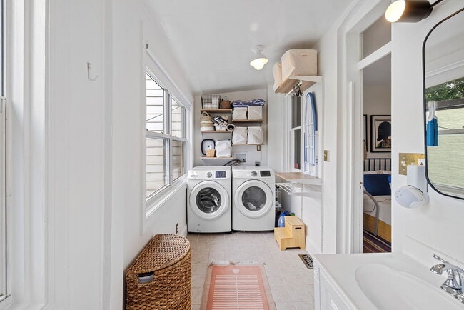 Building Photo - Beautiful, Spacious and Convenient in the HEART of DC
