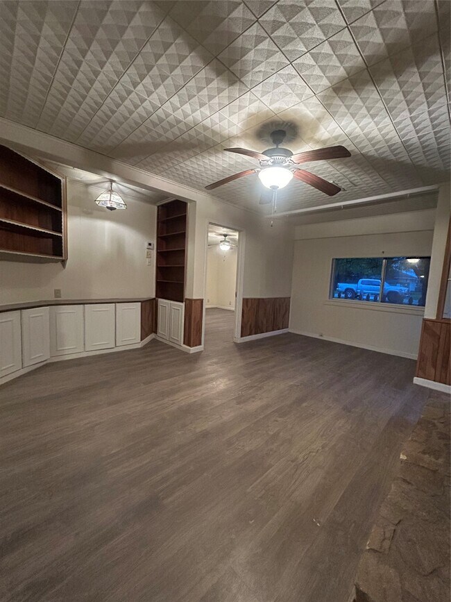 Building Photo - 2018 N Avenue H