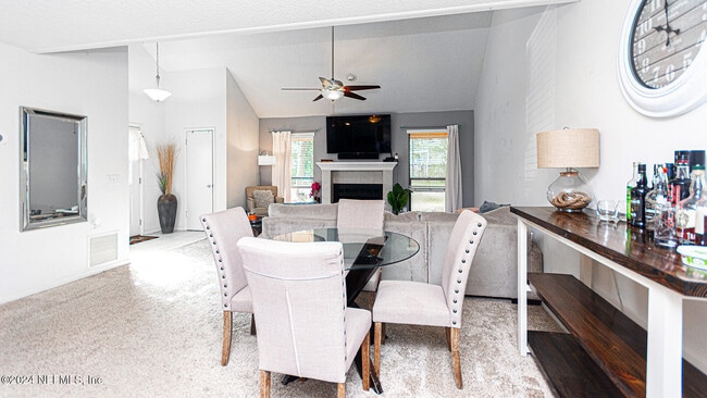 Building Photo - 437 W 9th St