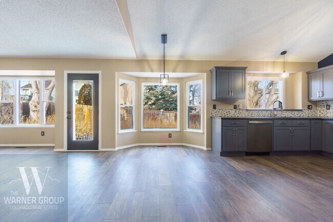 Building Photo - 3750 Oneida Ln