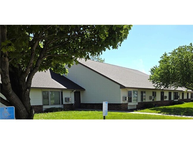 Building Photo - 611 Main St S