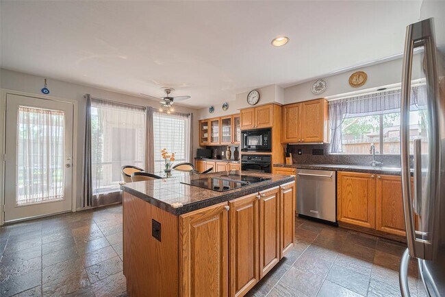 Building Photo - 12231 Carriage Hill Dr