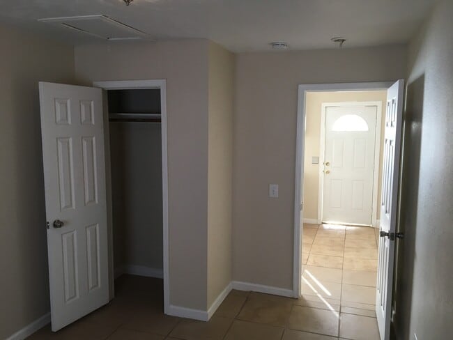 Building Photo - 132 Hopkins Ave