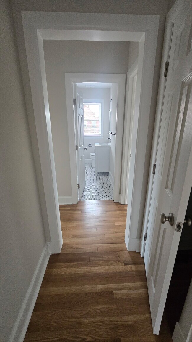 Building Photo - 4418 Cutshaw Ave