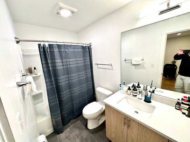 Building Photo - 829-833 Beacon Unit 204