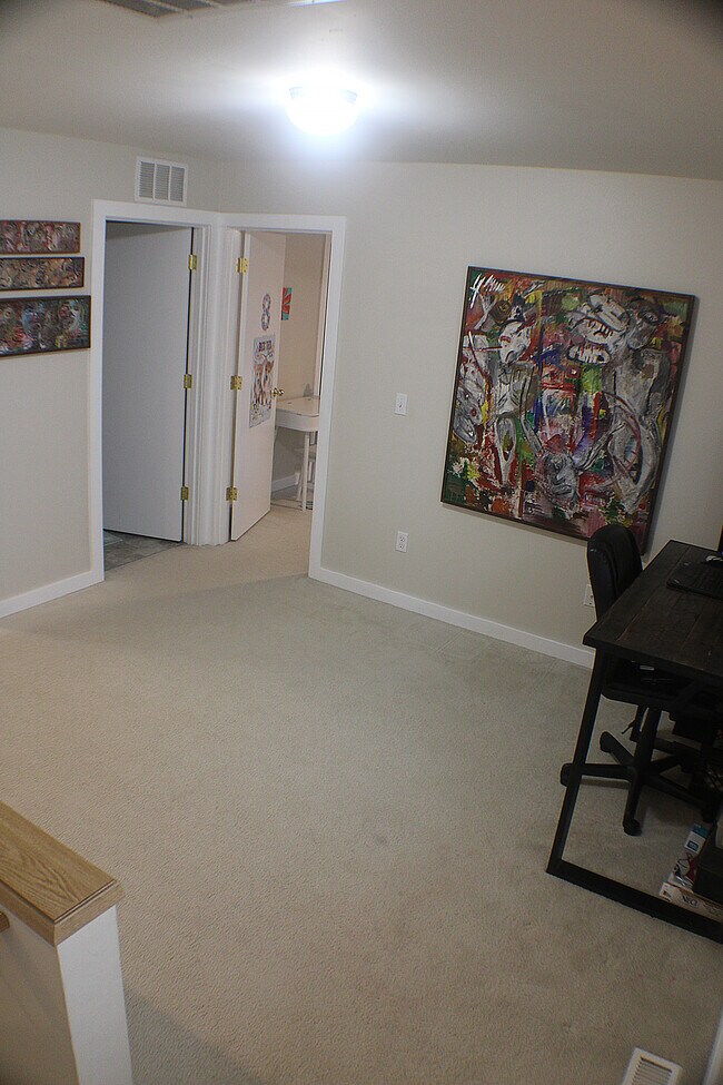 Building Photo - 450 NW Nesvik Way