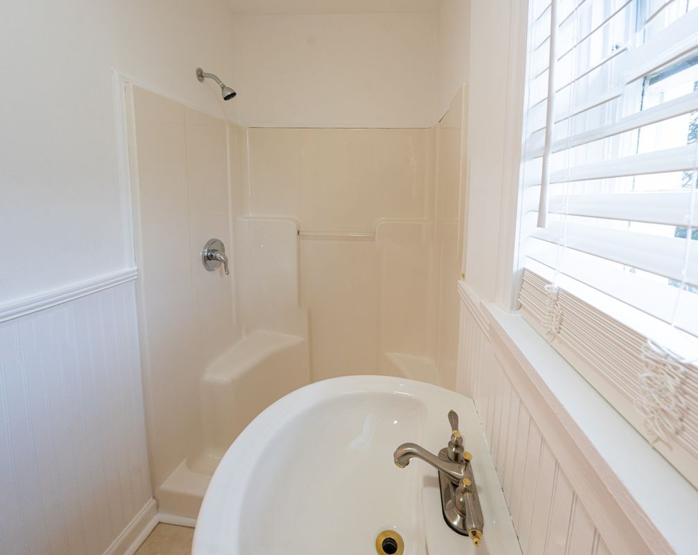 Building Photo - 1015 Avondale Ave SE