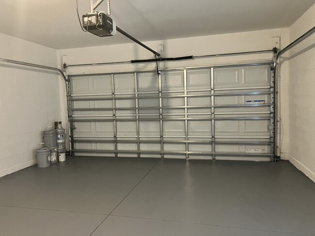 Building Photo - 136 Fall Glo Rd