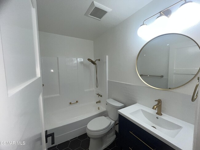 Building Photo - 2040 Shady Brook Dr