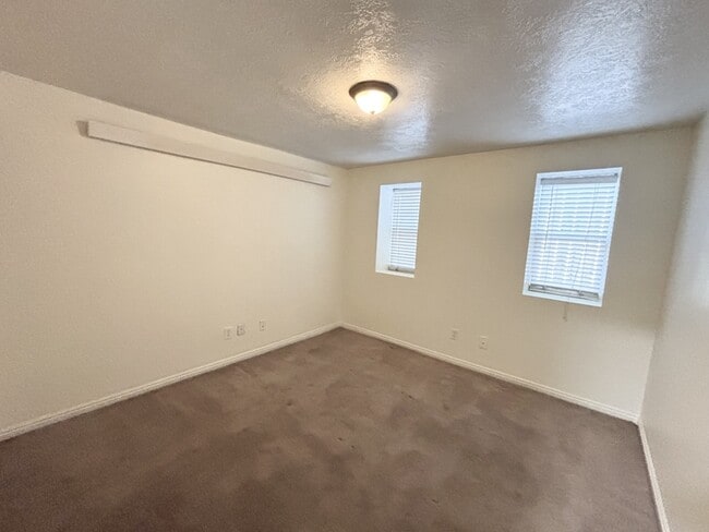 Building Photo - 517 E 500 S