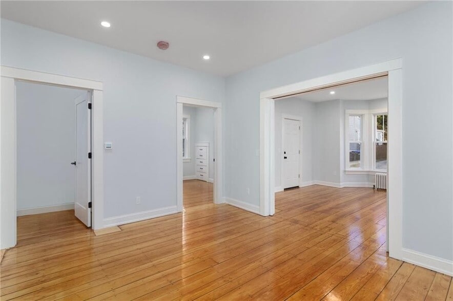 Building Photo - 43 E George St