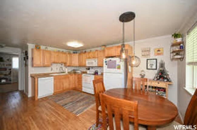 Building Photo - Charming 2 Bed 1 Bath Millcreek Apartment in Prime Location