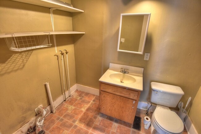 Building Photo - 2 Bed 1.5 Bath Single Family Home for Rent
