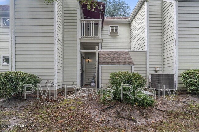 Building Photo - 2300 Twelve Oaks Dr