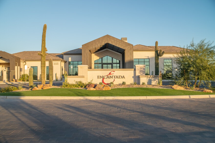 Primary Photo - Encantada Gladden Farms