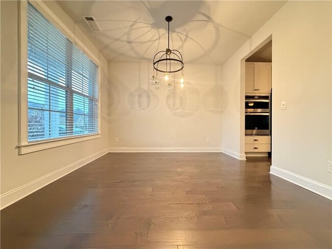 Building Photo - 1545 Dahlia Dr