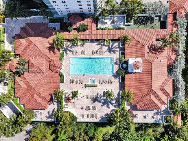 Building Photo - 20000 E Country Club Dr