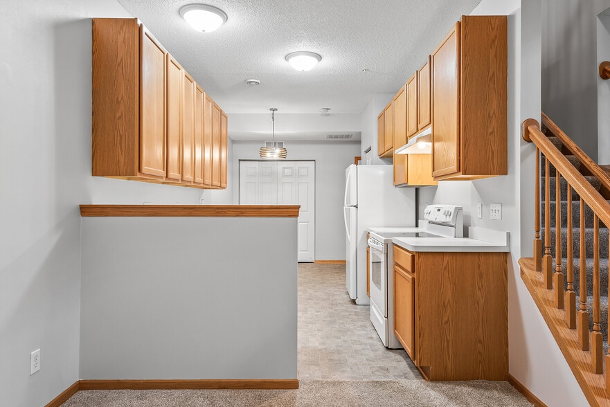 Building Photo - 5020 Holly Ln N