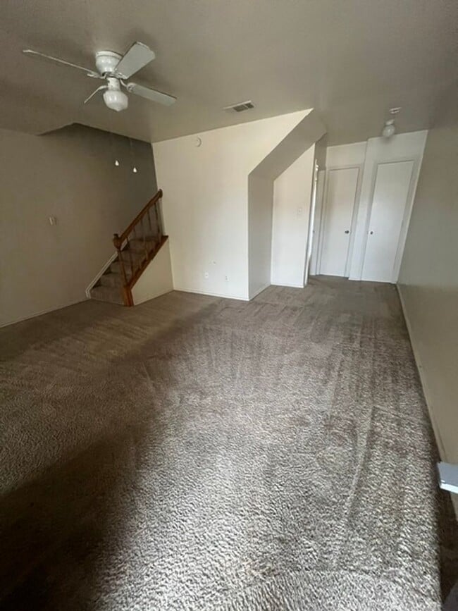 Building Photo - 1103 Horizon Dr