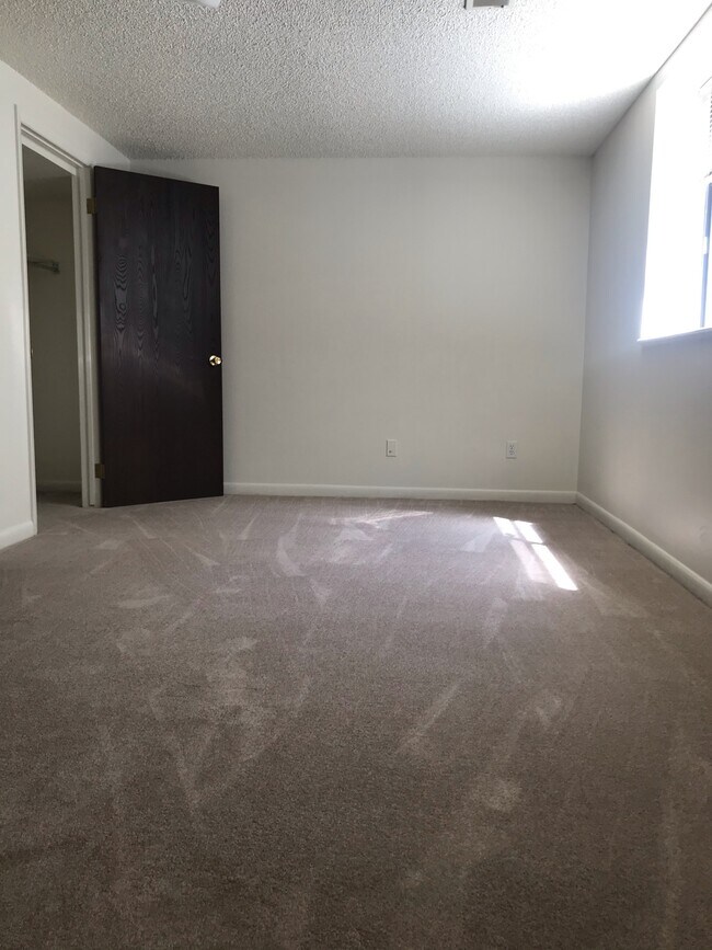 Building Photo - 2141-2128 28th Ave Ct