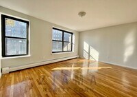 Building Photo - 142 St Pauls Pl