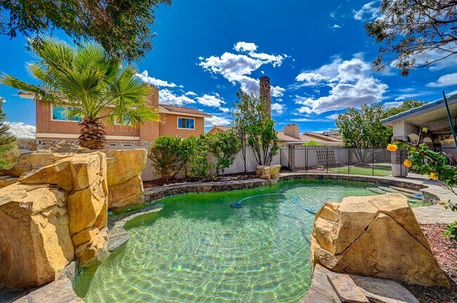 Building Photo - Charming 4 bedroom 3 bath fully furnished pool home in the heart of spring valley!