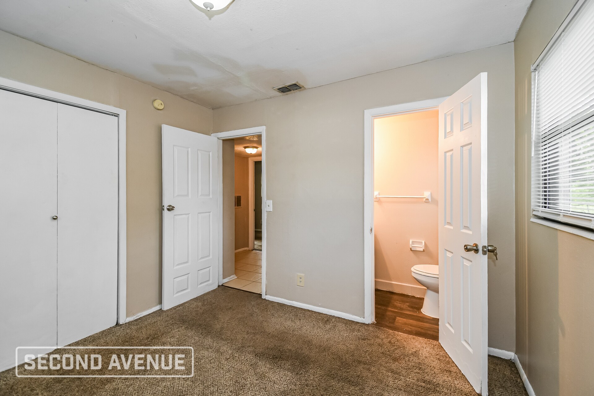 Building Photo - 2318 Looking Glass Ln