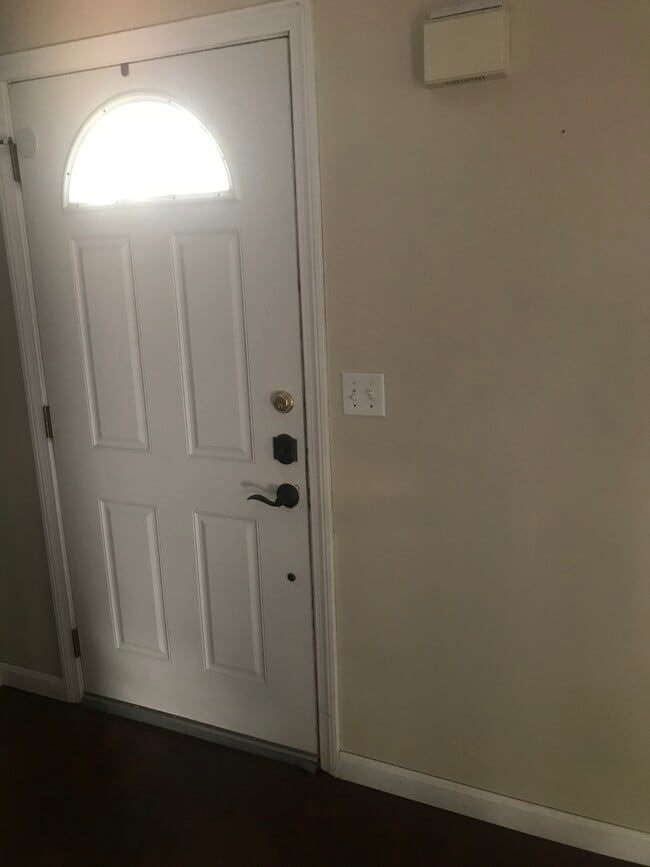 Building Photo - 16 Bowstring Way
