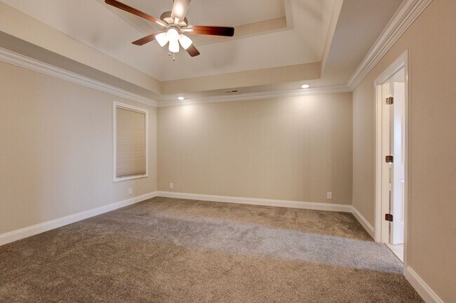 Building Photo - 230 Cotoneaster Ln