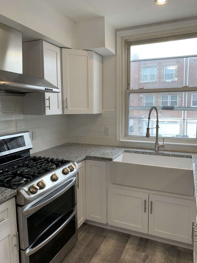 Building Photo - 6908 Revere St