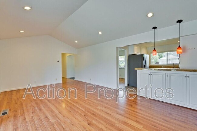 Building Photo - 350 Chesley Ave