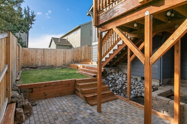 Building Photo - Bring the DOG!  Beautiful Like New NE 4 Bd...