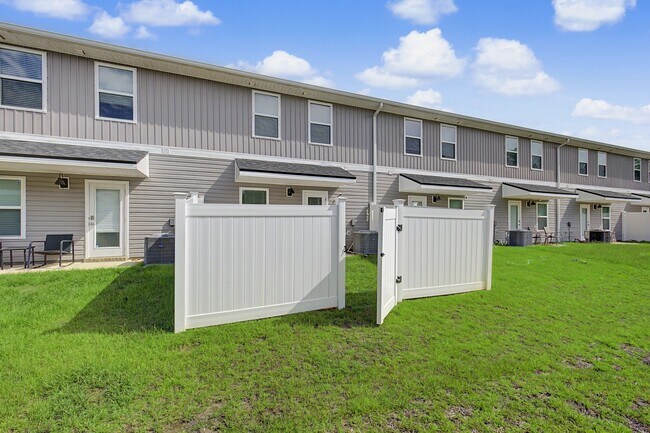 Building Photo - 9055 Golden Eye Dr