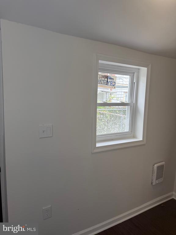 Building Photo - 5227 Addison St