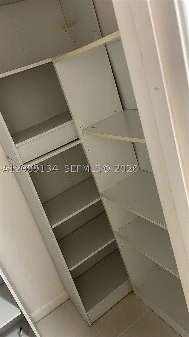 Building Photo - 175 Sussex I